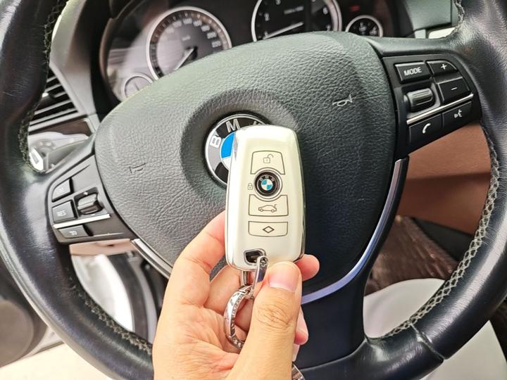 5 Series 2017 525Li Leading photo 8