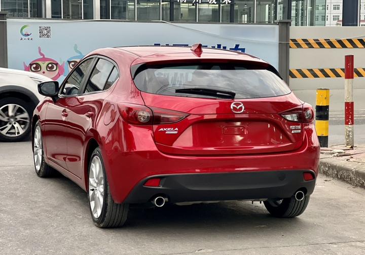 3 Axela 2016 Hatchback 2.0L AT Flagship photo 4