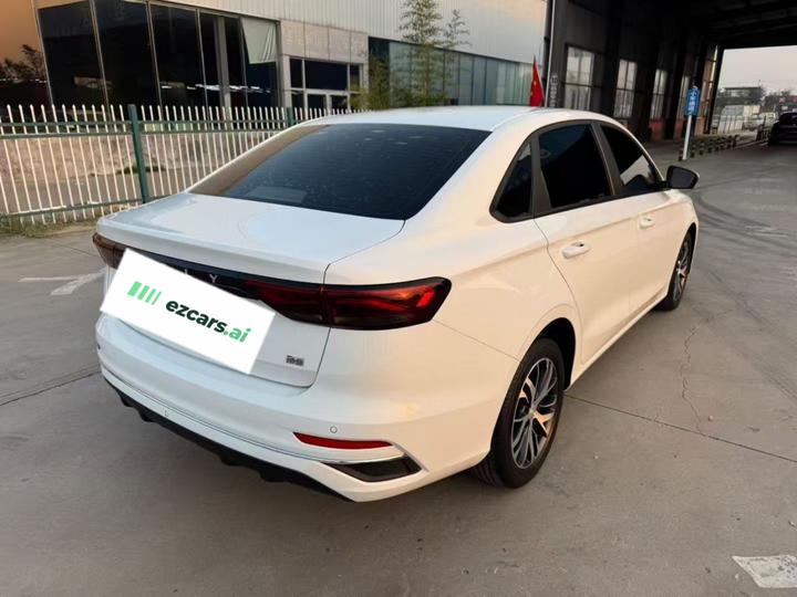 Emgrand 2022 4 1.5L MT Luxury photo 6