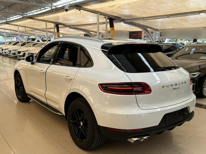 2017 Macan 2.0T photo 4
