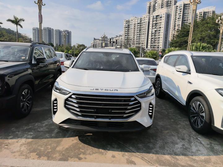 X70 PLUS 2025 1.5T CVT Flagship PRO 5-Seater photo 2