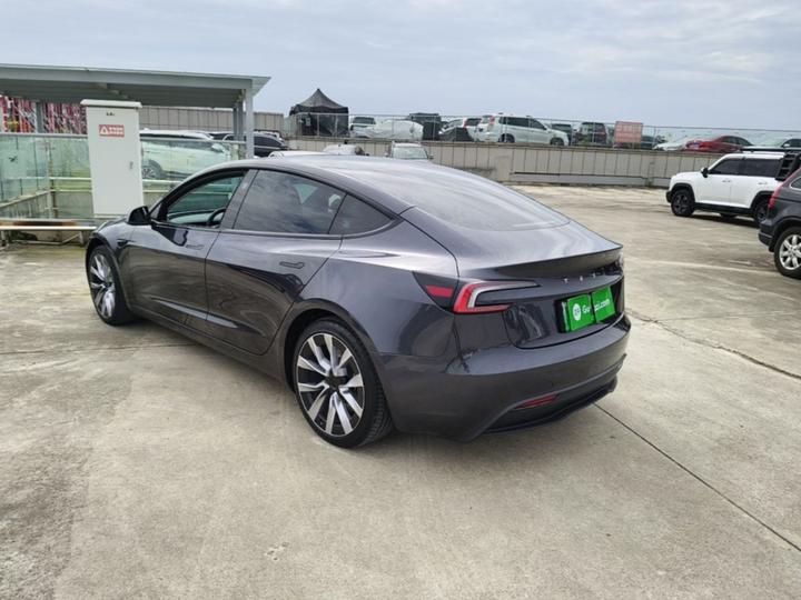 Model 3 2023 RWD photo 4