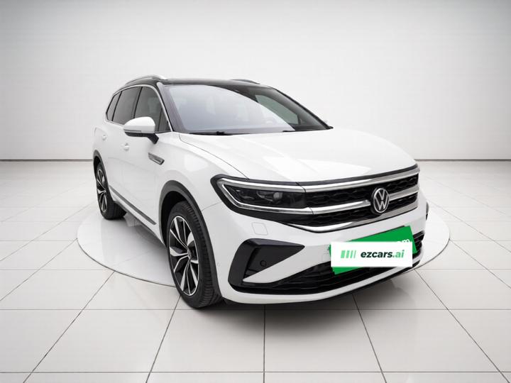2023 380TSI AWD R-Line photo 3