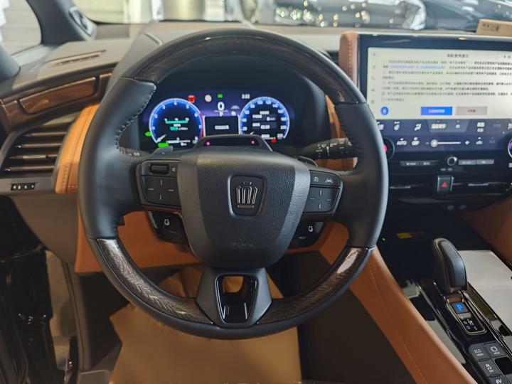 2024 Crown Hybrid 2.5L Supreme Executive photo 7
