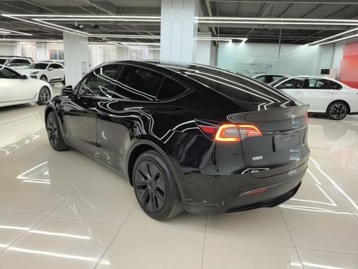 Model Y 2023 RWD photo 4