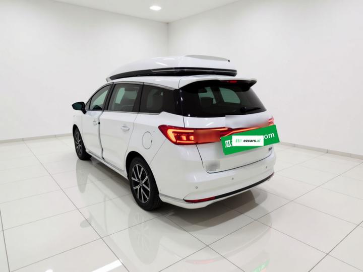 Song MAX EV 2022 DM-i 105KM Executive photo 4