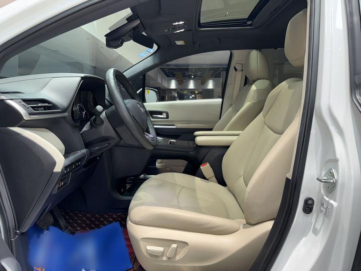 Granvia 2023 2.5L Hybrid Premium PLUS photo 6