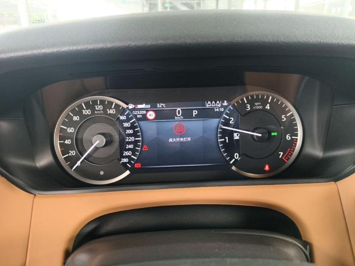 Range Rover Velar 2023 250PS photo 3