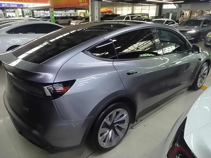 Model Y 2025 Long Range AWD Launch Edition photo 4