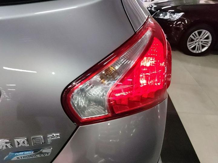 Tiida 2011 1.6L CVT Comfort photo 7