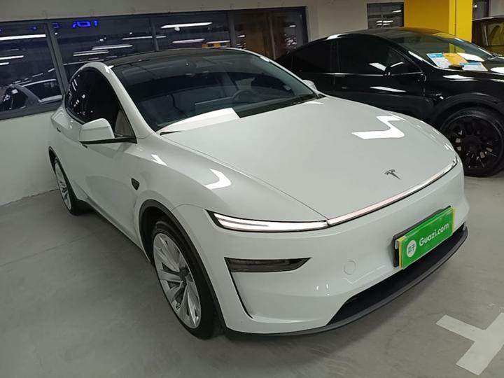 Model Y 2025 RWD photo 3