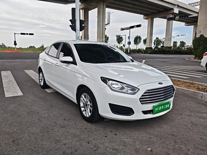 Escort 2019 Facelift 1.5L MT China VI photo 3