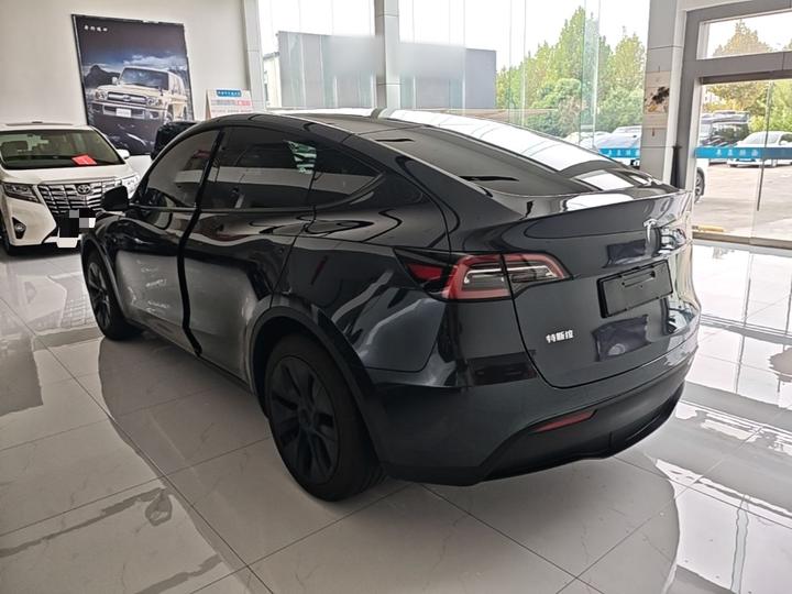 Model Y 2024 RWD photo 4