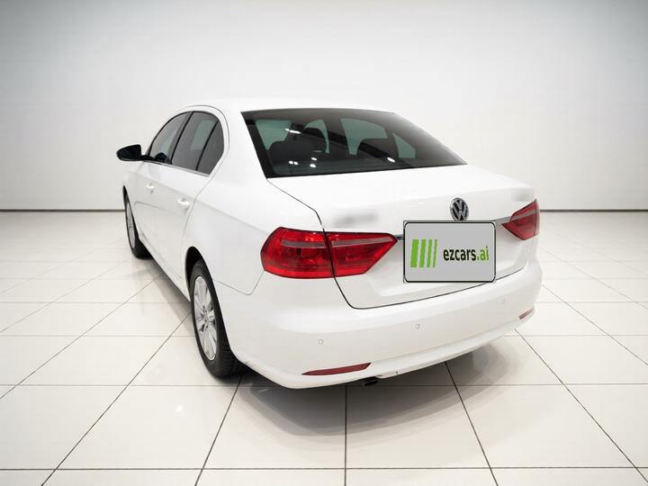 Lavida 2013 Facelift Classic 1.6L MT Comfort photo 4