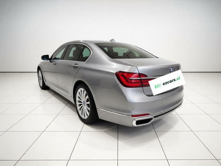 7 Series 2018 730Li Leading Excellence photo 4