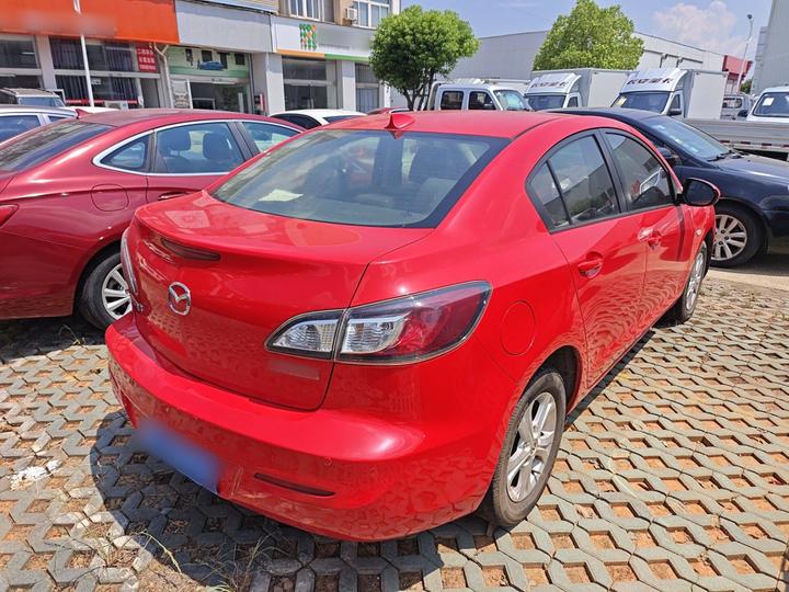 3 2011 Sedan 1.6L AT Comfort photo 4