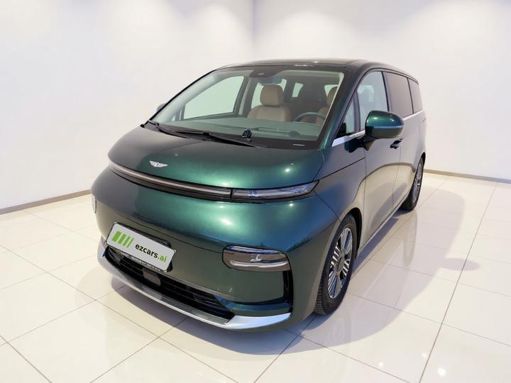 L380 2024 140 6-Seater AWD Ultra