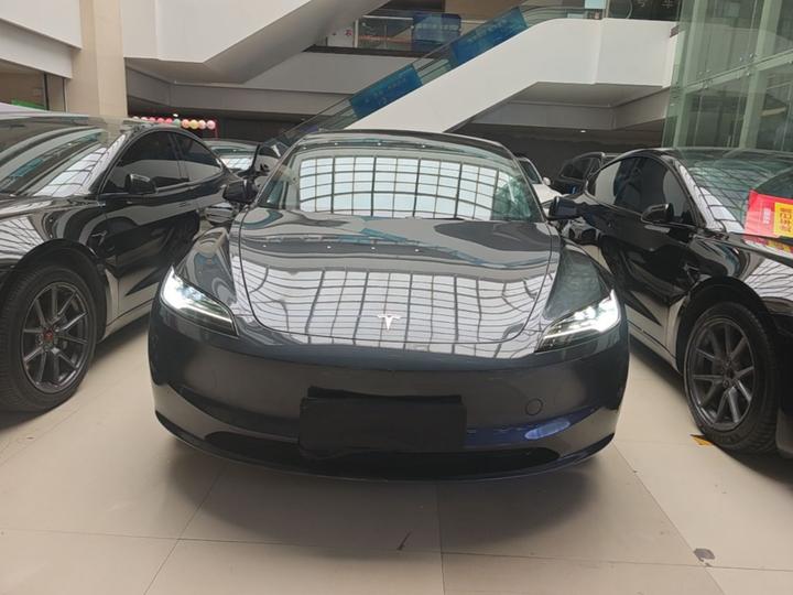 Model 3 2025 RWD photo 2