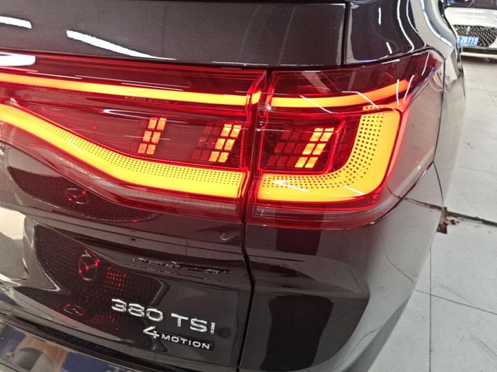 2021 380TSI AWD Luxury Pro photo 7