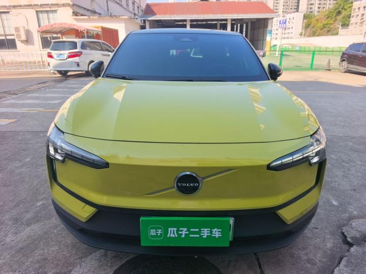 EX30 2025 RWD Long Range Ultra photo 2