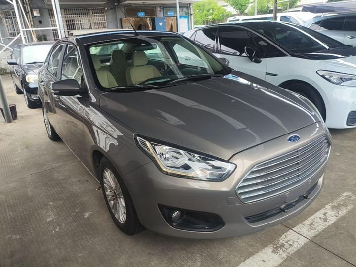 Escort 2015 1.5L MT Comfort photo 3