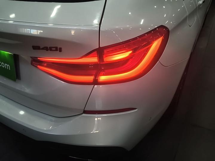 6 SeriesGT 2018 640i xDrive M Sport Package photo 7