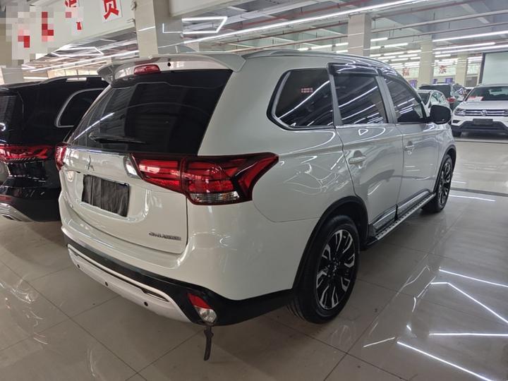 Outlander 2020 2.0L RWD Enjoy 7-Seater photo 4