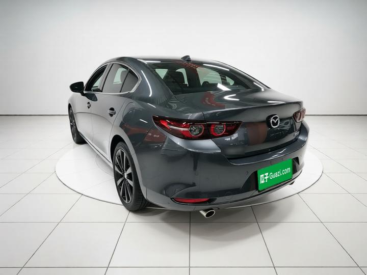3 Axela 2023 2.0L AT photo 4