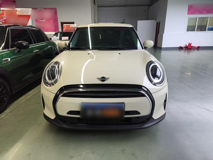 2022 1.5T ONE 5-Door PLUS photo 2