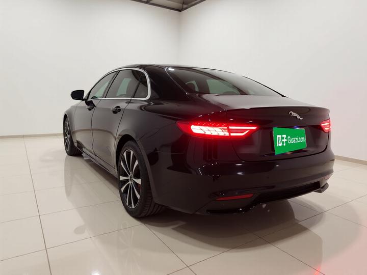 E-Class EV 2023 E 350 e L PHEV Sport photo 4