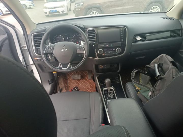 Outlander 2018 2.4L AWD Elite 5-Seater photo 5