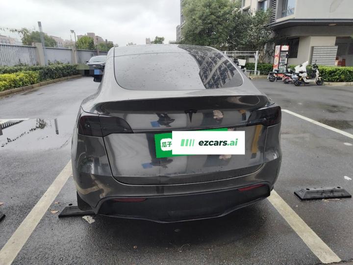 Model Y 2024 RWD photo 5