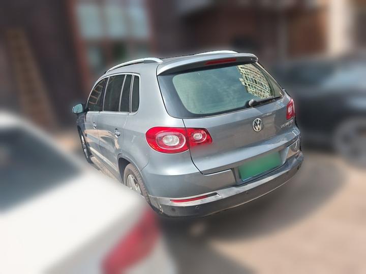 Tiguan 2010 1.8TSI AT RWD photo 4