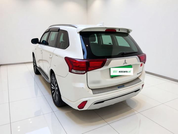 Outlander 2021 2.0L RWD Cruise 5-Seater photo 4