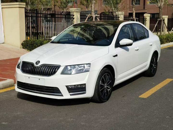 Octavia 2017 1.6L AT