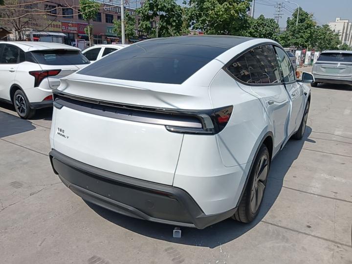 Model Y 2026 RWD photo 4