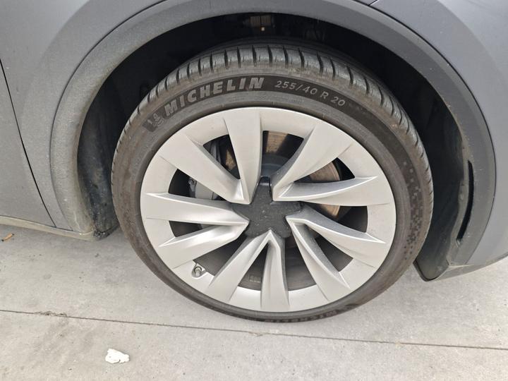 Model Y 2025 Long Range AWD Launch Edition photo 8