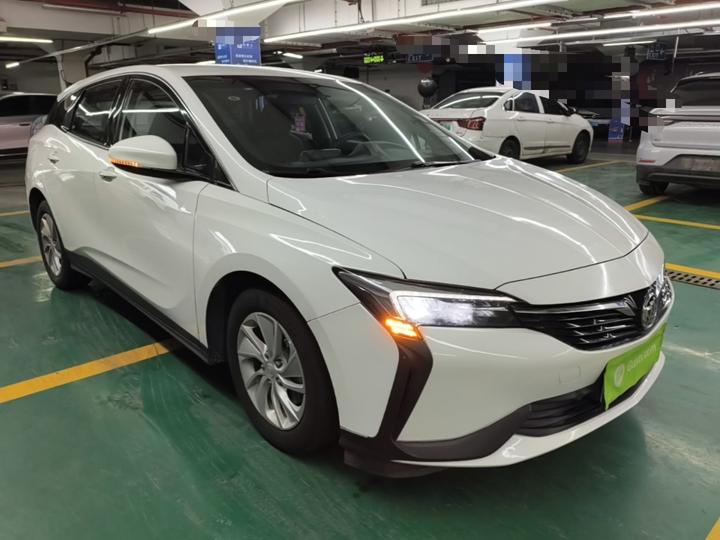 6 2022 PHEV Fashion photo 3