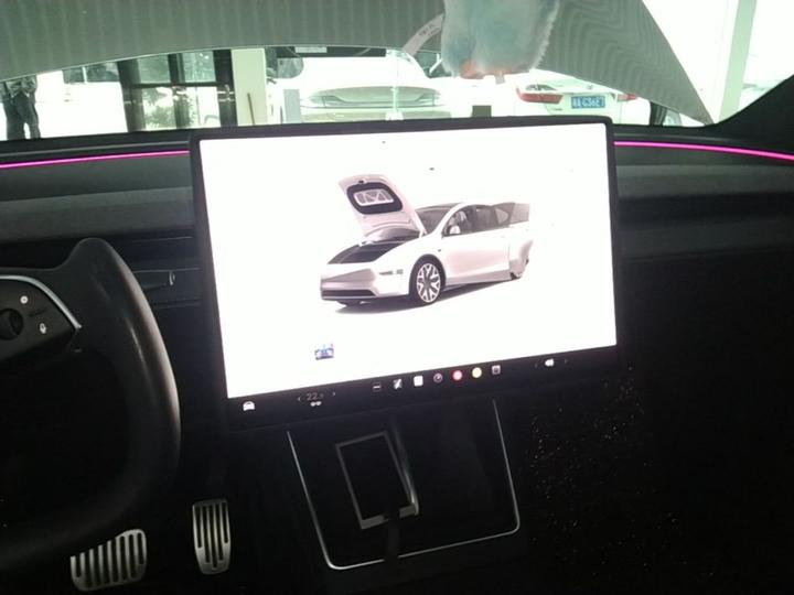 Model Y L 2025 Long Range AWD photo 4