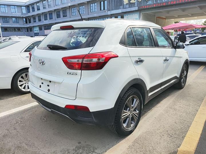 ix25 2015 1.6L AT RWD Smart GLS photo 4