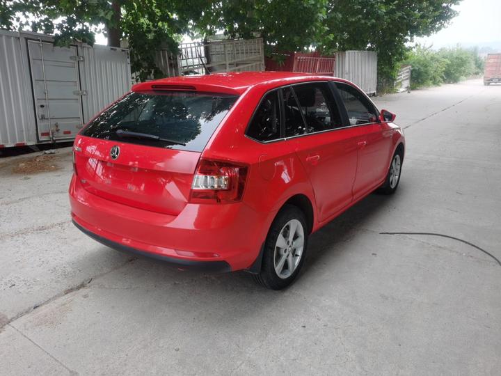 Rapid Spaceback 2016 Facelift 1.6L AT photo 4