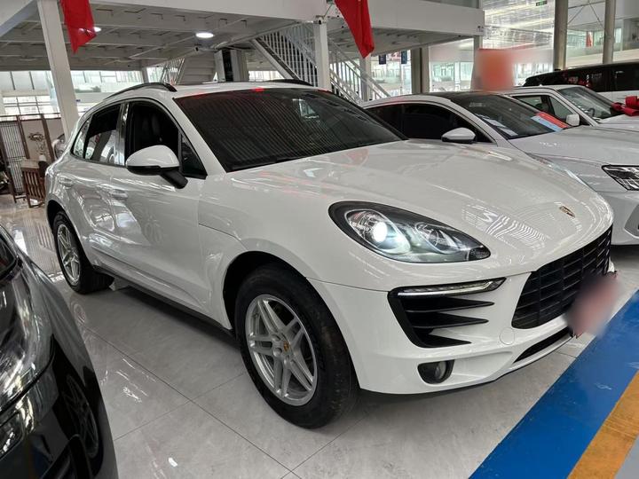 2017 Macan 2.0T photo 3