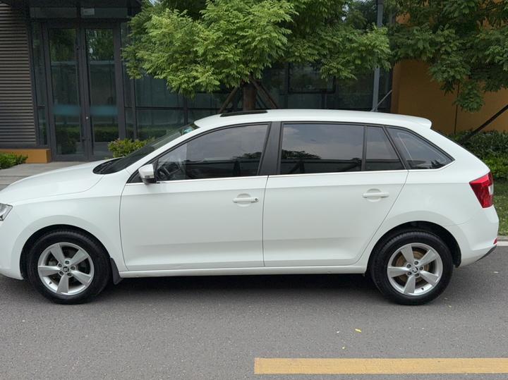 Rapid Spaceback 2018 1.6L MT Comfort photo 3