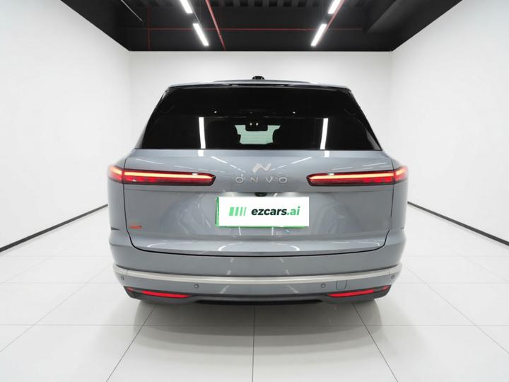 L90 2025 Ultra 6-Seater 85 photo 5