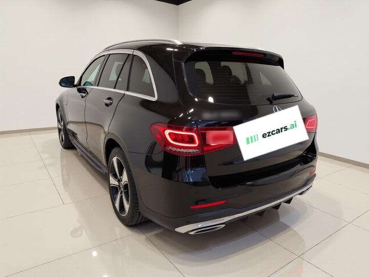 GLC 2022 GLC 300 L 4MATIC Dynamic Edition photo 4