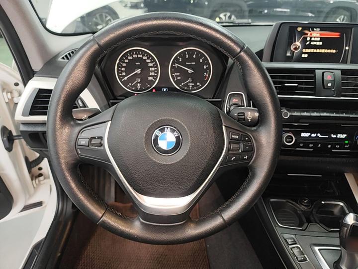 1 Series Imported 2015 120i Leading photo 6