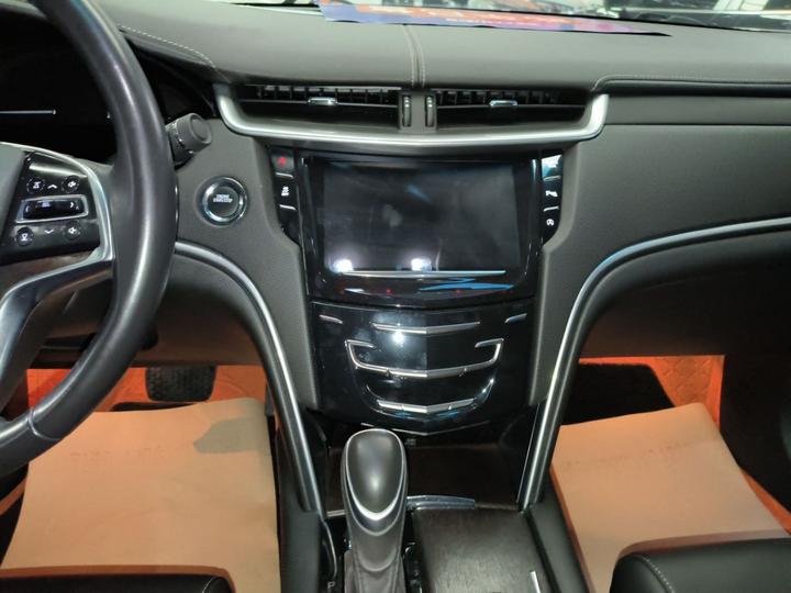 XTS 2018 28T Tech photo 8
