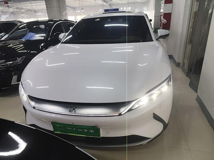 Han 2021 EV Standard Range Luxury photo 2