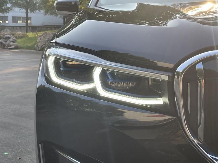 7 Series 2022 740Li Exclusive Luxury photo 8