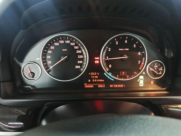5 Series 2014 530Li Leading photo 4